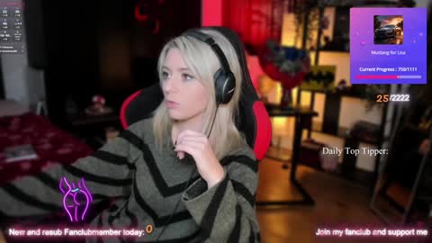 Snapshot of kimilee22 chatting on December 18, 11:40 pm Wolfs Girl online show from December 18, 11:40 pm