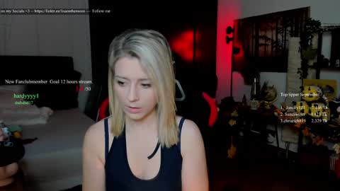 Snapshot of kimilee22 chatting on September 27, 1:05 pm Wolfs Girl online show from September 27, 1:05 pm