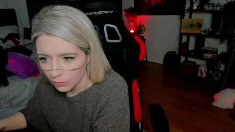 Wolfs Girl online show from February 3, 6:24 pm