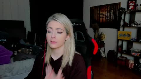 Wolfs Girl online show from February 20, 3:12 pm