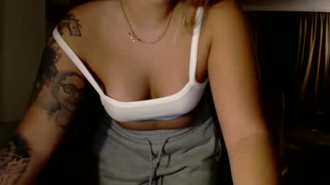 Kim Lee  online show from November 6, 7:04 pm