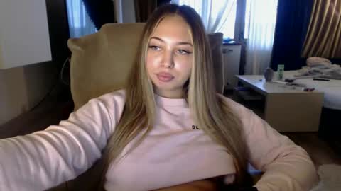 Kim Lee  online show from November 20, 1:22 pm