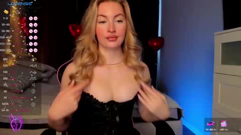 Snapshot of kimmy1_powell chatting on February 18, 2:16 am kimmy1_powell online show from February 18, 2:16 am