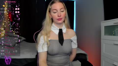 Snapshot of kimmy1_powell chatting on February 24, 3:02 am kimmy1_powell online show from February 24, 3:02 am