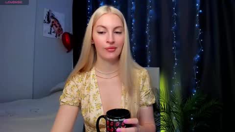 Snapshot of kimmy1_powell chatting on October 6, 3:48 am kimmy1_powell online show from October 6, 3:48 am