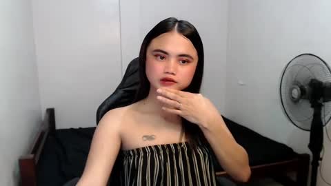 Snapshot of kimmy_fuckinggreat chatting on February 11, 4:44 am kim ejara online show from February 11, 4:44 am