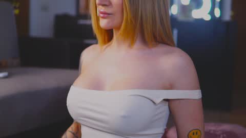 KimSkye online show from January 10, 11:39 pm