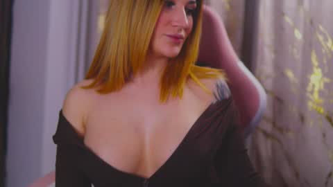 KimSkye online show from February 7, 12:42 am