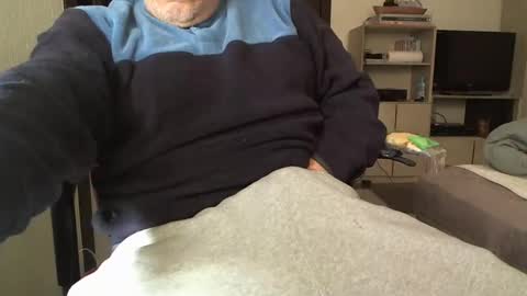 Snapshot of kinchan069 chatting on January 6, 12:37 am kinchan069 online show from January 6, 12:37 am