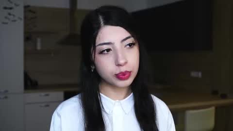 Snapshot of kindraevert chatting on November 9, 4:33 am Megan online show from November 9, 4:33 am