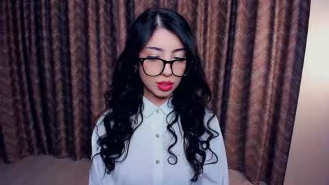 Snapshot of kindraevert chatting on November 10, 5:06 am Megan online show from November 10, 5:06 am