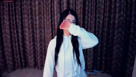 Snapshot of kindraevert chatting on November 11, 5:29 am Megan online show from November 11, 5:29 am