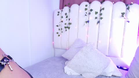 Snapshot of king_azahell chatting on December 27, 4:58 am king help me reach 100 likes online show from December 27, 4:58 am