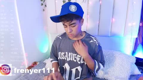 Snapshot of king_azahell chatting on January 26, 9:19 am king help me reach 100 likes online show from January 26, 9:19 am