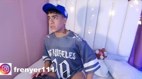 Snapshot of king_azahell chatting on February 11, 2:14 am king help me reach 100 likes online show from February 11, 2:14 am