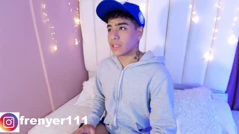 Snapshot of king_azahell chatting on February 26, 5:53 am king help me reach 100 likes online show from February 26, 5:53 am