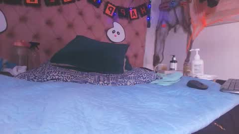 Snapshot of king_bella_ chatting on October 28, 3:10 am Bella online show from October 28, 3:10 am