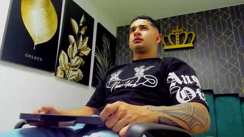 Snapshot of king_falconer chatting on September 14, 8:13 am Angel Falconer online show from September 14, 8:13 am