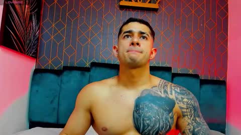 Snapshot of king_falconer chatting on September 22, 5:59 pm Angel Falconer online show from September 22, 5:59 pm