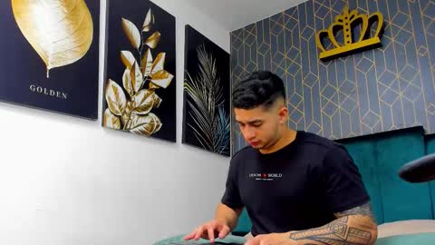 Snapshot of king_falconer chatting on October 8, 12:08 am Angel Falconer online show from October 8, 12:08 am