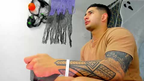 Snapshot of king_falconer chatting on October 15, 3:06 am Angel Falconer online show from October 15, 3:06 am