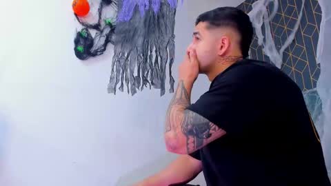 Snapshot of king_falconer chatting on October 19, 1:06 am Angel Falconer online show from October 19, 1:06 am