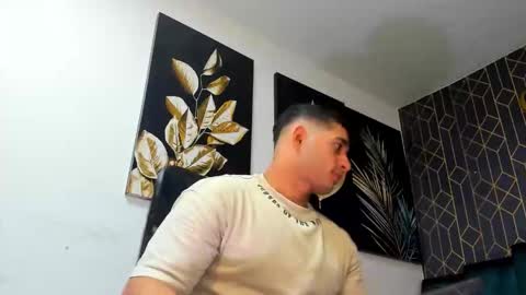 Snapshot of king_falconer chatting on December 1, 12:15 am Angel Falconer online show from December 1, 12:15 am