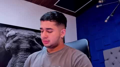 Snapshot of king_falconer chatting on December 4, 2:43 am Angel Falconer online show from December 4, 2:43 am