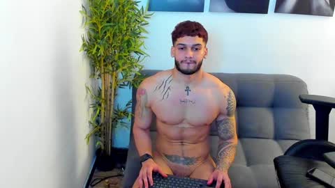 Snapshot of king_of_kings__ chatting on January 11, 12:12 am king_of_kings__ online show from January 11, 12:12 am