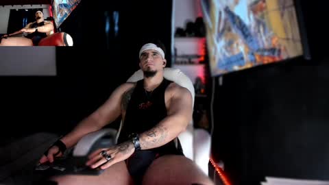 Snapshot of kingbear777 chatting on December 3, 7:00 pm King Bear online show from December 3, 7:00 pm