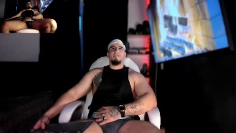 Snapshot of kingbear777 chatting on December 5, 5:17 pm King Bear online show from December 5, 5:17 pm