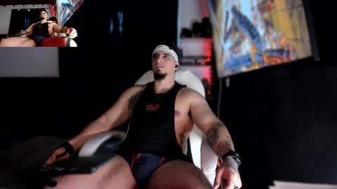 Snapshot of kingbear777 chatting on December 20, 12:19 am King Bear online show from December 20, 12:19 am