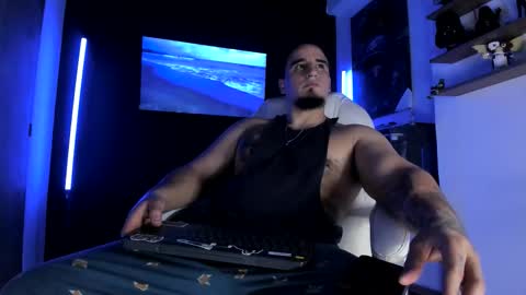 Snapshot of kingbear777 chatting on September 15, 11:27 pm King Bear online show from September 15, 11:27 pm