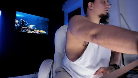 Snapshot of kingbear777 chatting on September 22, 2:02 am King Bear online show from September 22, 2:02 am