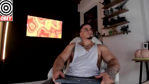 Snapshot of kingbear777 chatting on November 3, 2:18 pm King Bear online show from November 3, 2:18 pm