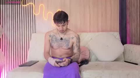 Snapshot of kingbrakly chatting on December 2, 3:23 am Dani online show from December 2, 3:23 am