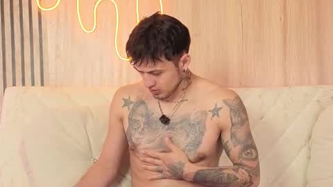 Snapshot of kingbrakly chatting on December 3, 4:09 am Dani online show from December 3, 4:09 am