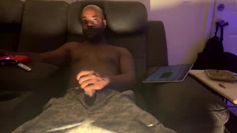 Snapshot of kingofkingz74 chatting on November 20, 2:34 am kingofkingz74 online show from November 20, 2:34 am