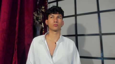 Snapshot of kingparker1 chatting on December 4, 4:32 am A L E X online show from December 4, 4:32 am