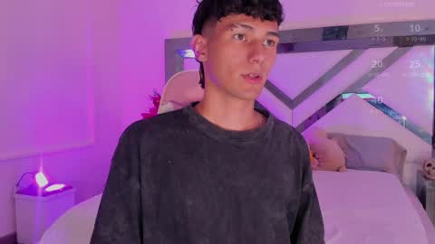 Snapshot of kingparker1 chatting on January 10, 4:44 am A L E X online show from January 10, 4:44 am