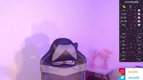 Snapshot of kingparker1 chatting on October 15, 2:44 am A L E X online show from October 15, 2:44 am