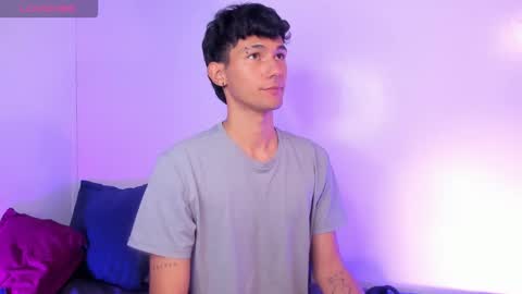 Snapshot of kingparker1 chatting on December 16, 4:17 am A L E X online show from December 16, 4:17 am