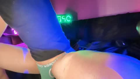 Snapshot of kinksss4all chatting on December 19, 5:25 am KinkPLAY9 online show from December 19, 5:25 am