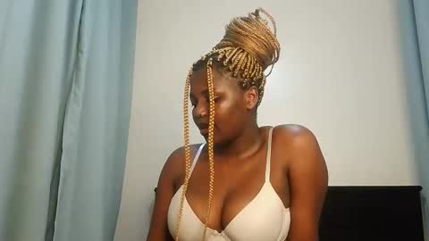 Lola online show from October 18, 6:30 pm