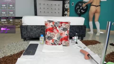 Snapshot of kinky_polar chatting on November 18, 3:23 am Polar online show from November 18, 3:23 am