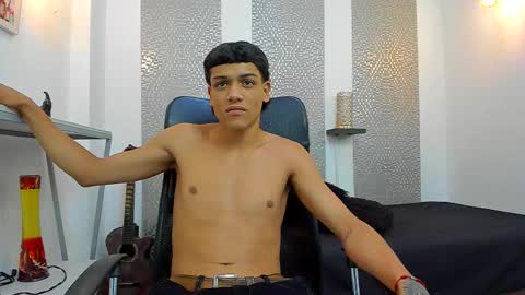 Snapshot of kinky_spice69 chatting on October 4, 9:35 pm online show from October 4, 9:35 pm