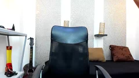 Snapshot of kinky_spice69 chatting on October 13, 2:06 pm online show from October 13, 2:06 pm