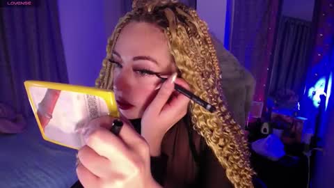 Snapshot of kinkydoll_ chatting on March 5, 11:27 pm Sara online show from March 5, 11:27 pm