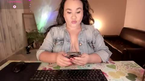 Snapshot of kinkyelise chatting on October 7, 7:05 am Jenny online show from October 7, 7:05 am