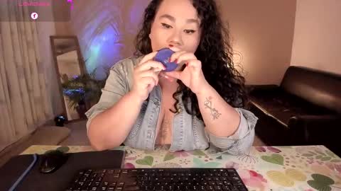 Snapshot of kinkyelise chatting on October 12, 9:52 am Jenny online show from October 12, 9:52 am